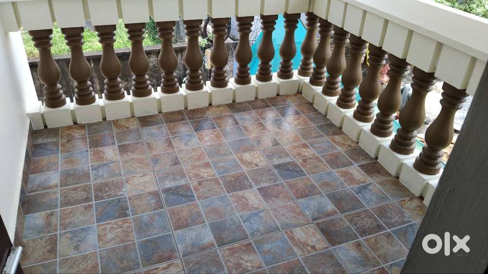 INDEPENDENT  3 BHK  SEMI FURNISHED  HOUSE.  FOR FAMILY ONLY.  2 CAR .