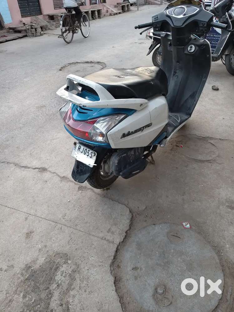 स्कूटर अच्छी कंडीशन में बिकाऊ