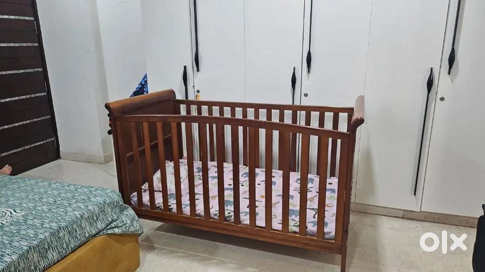 CLASSIC SOLID WOOD BABY CRIB