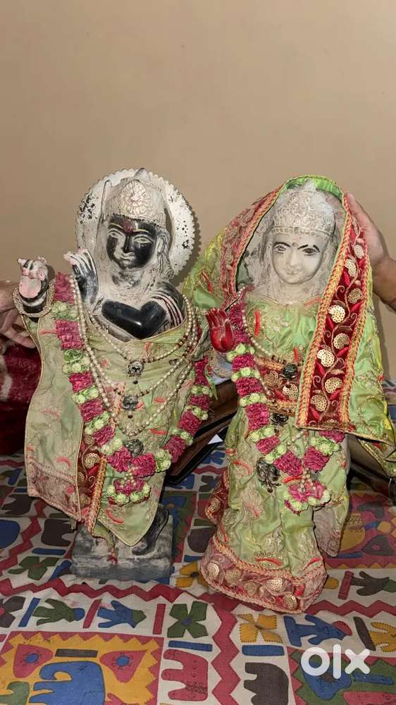 Radha krishna statue