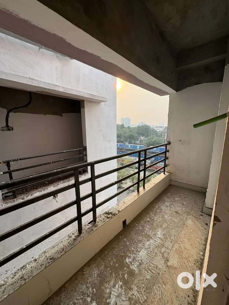 2 BHK apartment flat sale in picnic garden on road