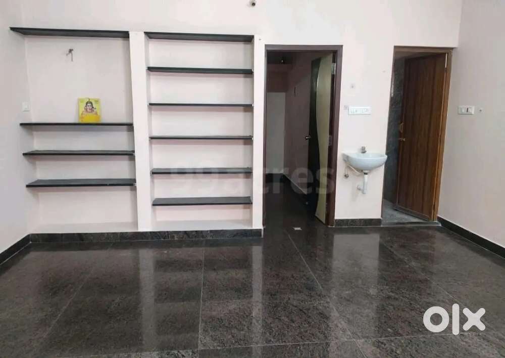 2 bhk apartment for rent in Vadapalani only bachelor's