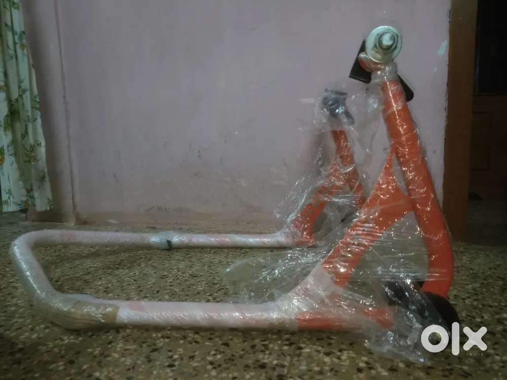 66BHP 2in1 Premium Universal Paddock Stand(2 units available for sale)