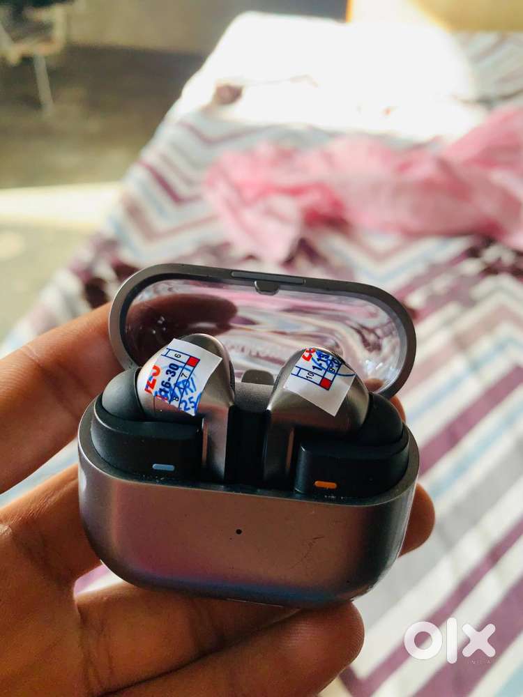 Samsung Galaxy Buds 3 Pro (Silver) with Galaxy AI WITHOUT BOX