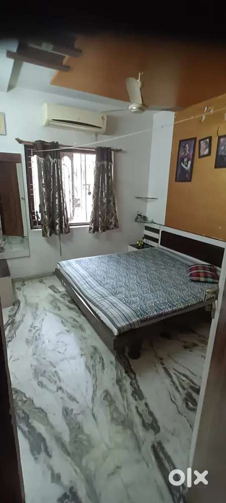 MALE PG NEAR RAILWAY STATION.. MIDDLE AREA OF SURAT