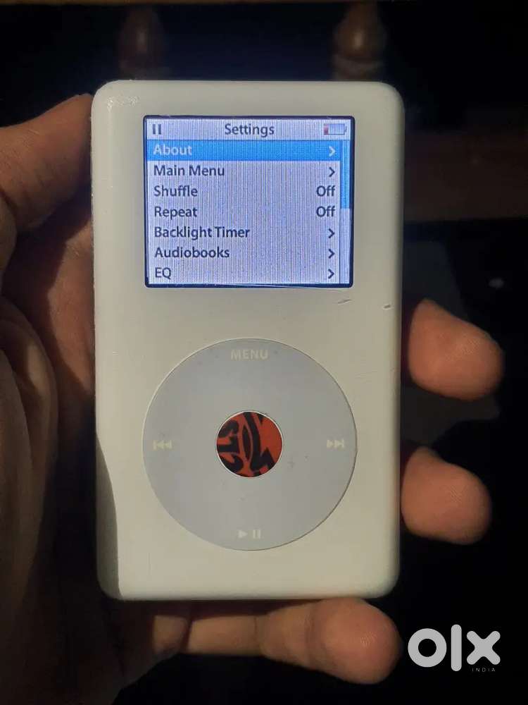 Apple iPod photo or 4 gen classic with colour display of 20 GB storage