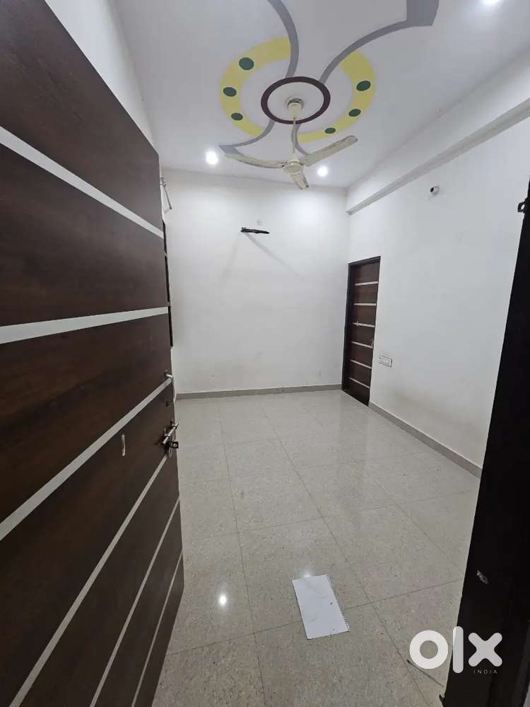 2 bhk semi furnished luxury flat at reasonable price