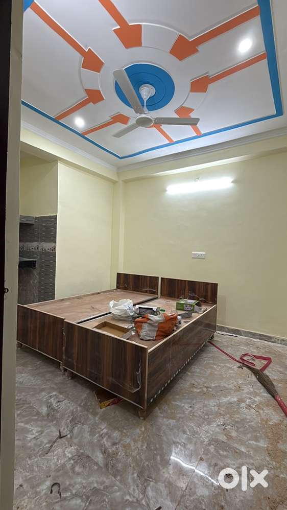 I having 1RK room set independent fully furnished neaby Amity & HCL