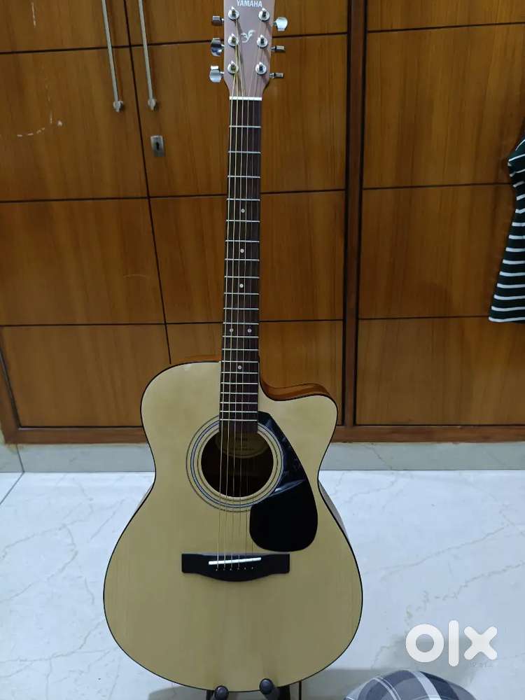 Yamaha FS80C guitar
