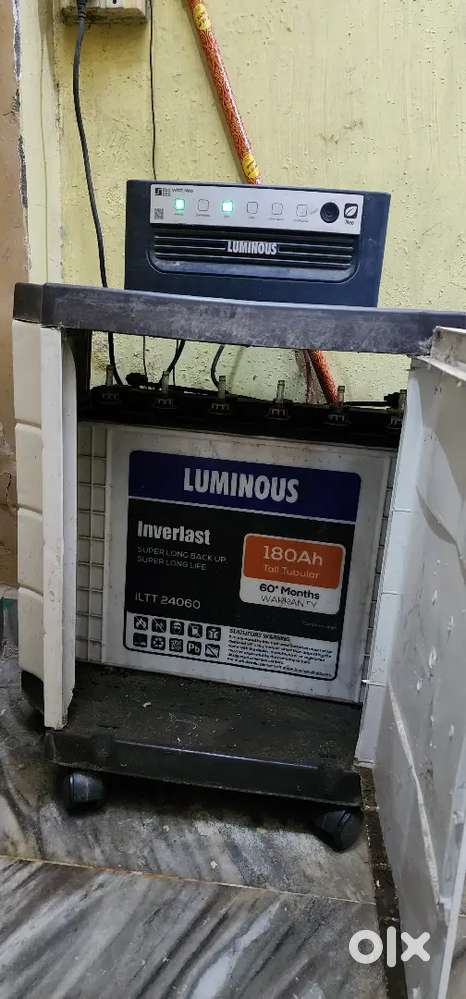 Very good condition Luminous inverter n battery