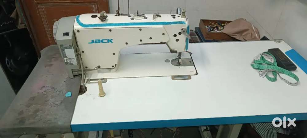 Jack sewing machine F4 model
