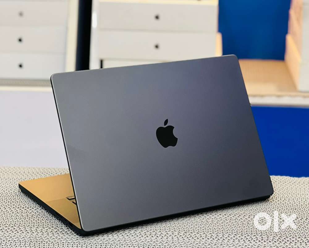 MACBOOK PRO M4 MAX 16inch 128GB RAM 8TB STORAGE 2yr APP++