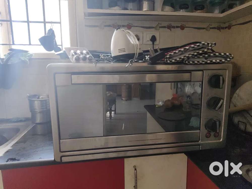OTG microwave oven with entire baking set