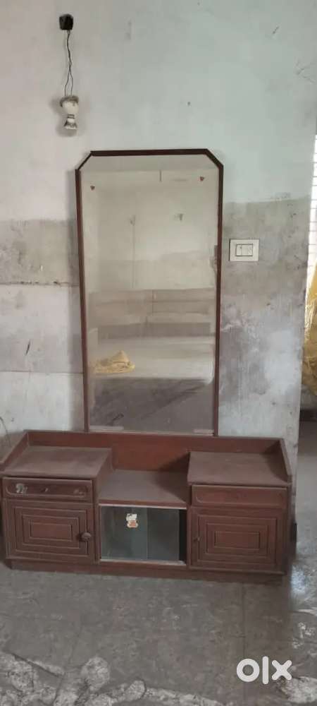 Dressing tabl