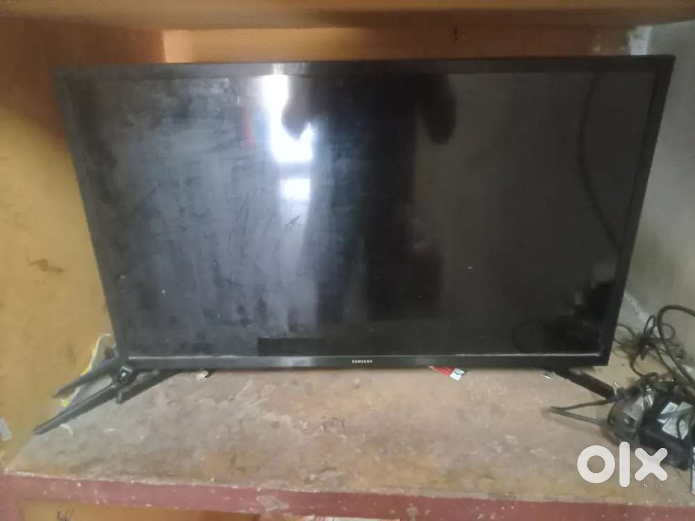 key features like 4K,QLED,and Crystal UHD, and brand name Samsung.