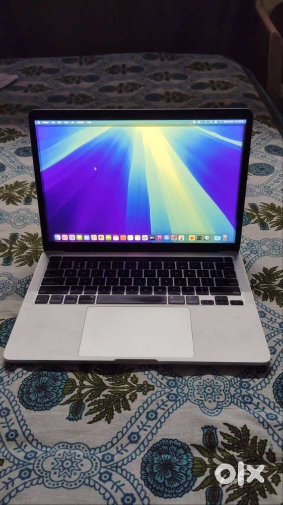 MacBook Pro 2020 with screen touch display bar