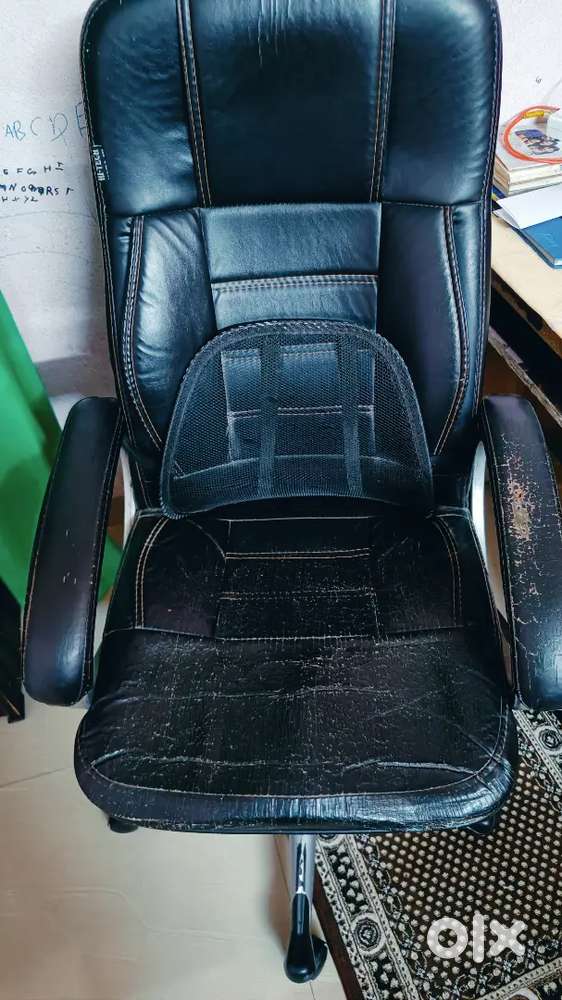Office Chair Movable with 2 small chair Working Condition