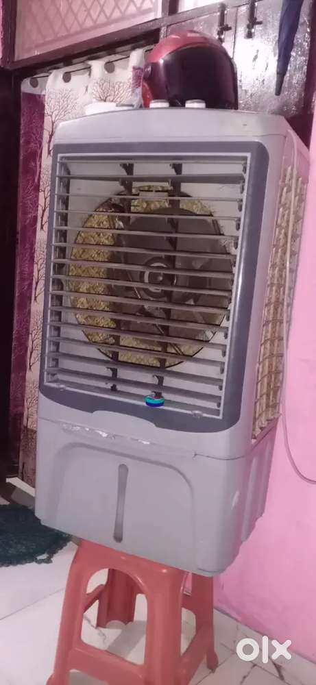 A cooler that so best it cool your room it is 5 months old :)