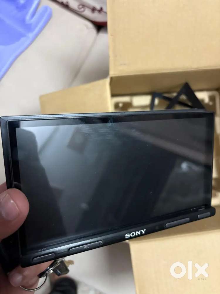 Sony xav ax-5500 stereo with  apple car play and android auto