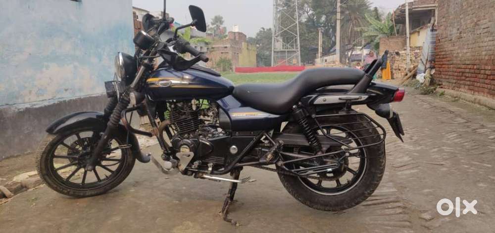 Bajaj Avenger 150 street