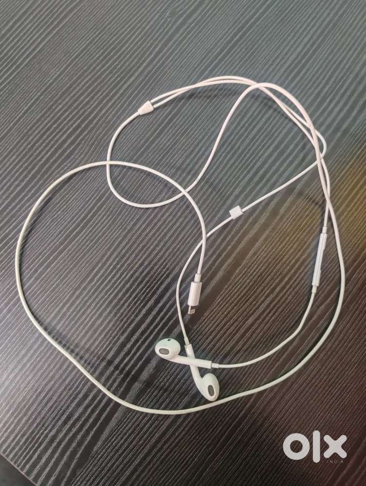 EarPods (Lightning Connector

)