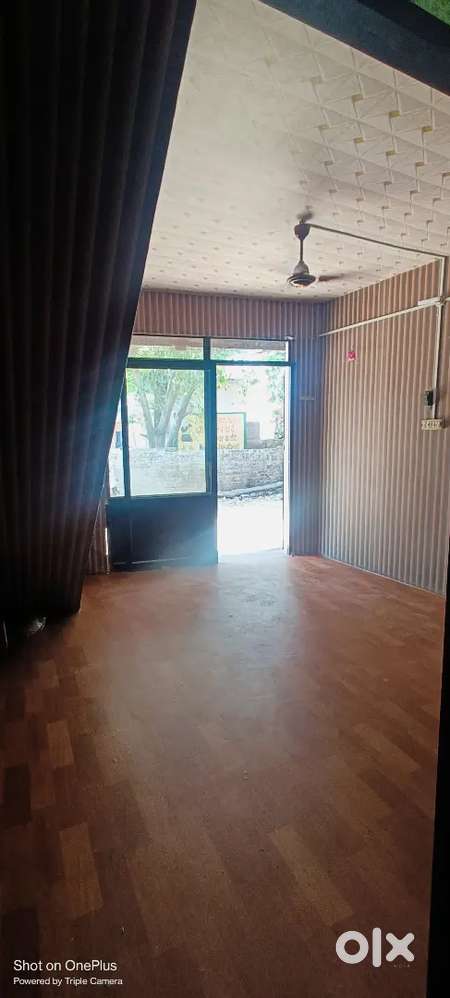 Commercial Shop, for Rent! Prime location Contact Today!