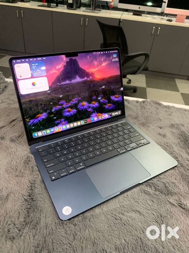 Apple MacBook Air  2022  8GB-256GB  M2 chip  8 core  Warranty