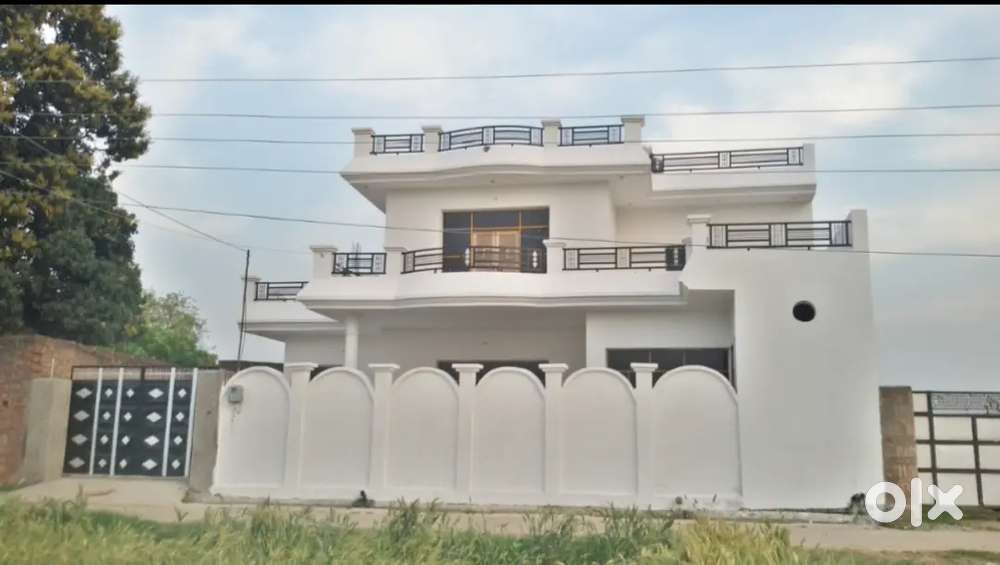 Kothi for sale.      Eh kothi red line de  andar hai