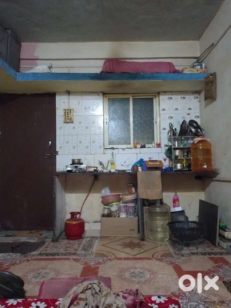 Want a roommate in  doing professional work 4k per person without ligh