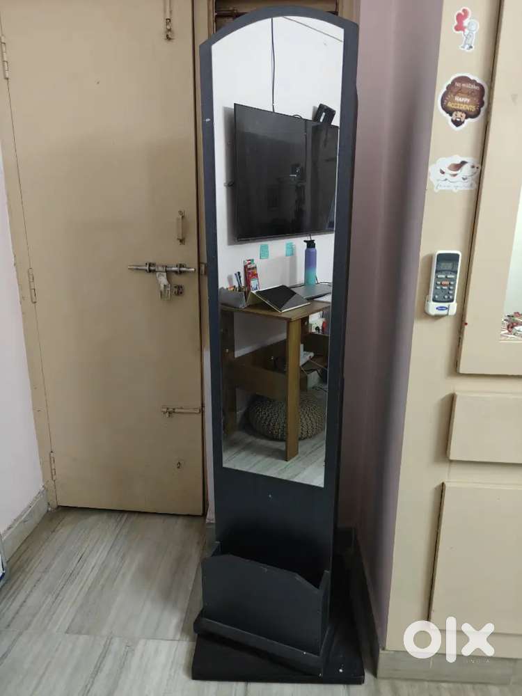 Dressing table (rotating)