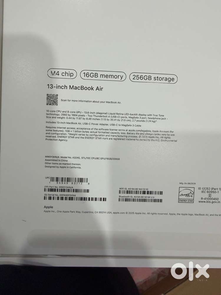 MacBook air m4 256 gb starlight color 1 months old not used