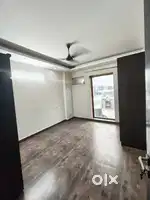 II DG REAL ESTATE II 3BHK LIFT / PARKING UPP. 3RD FLOOR 200 SQ YARD