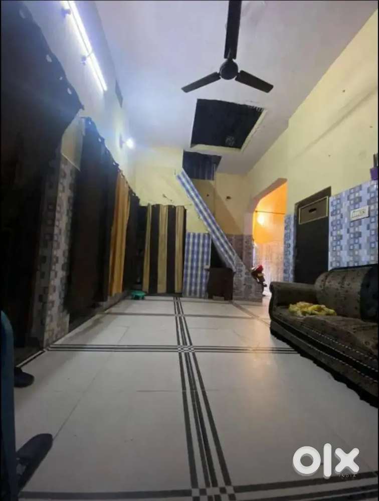 106 gaz me ghr he 4 bedroom he dabal story ka ghr he