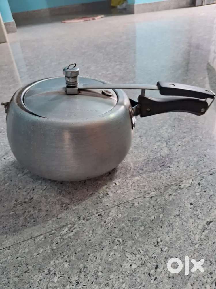 Hawkins 5 ltr Pressure cooker. In Fresh Condition.