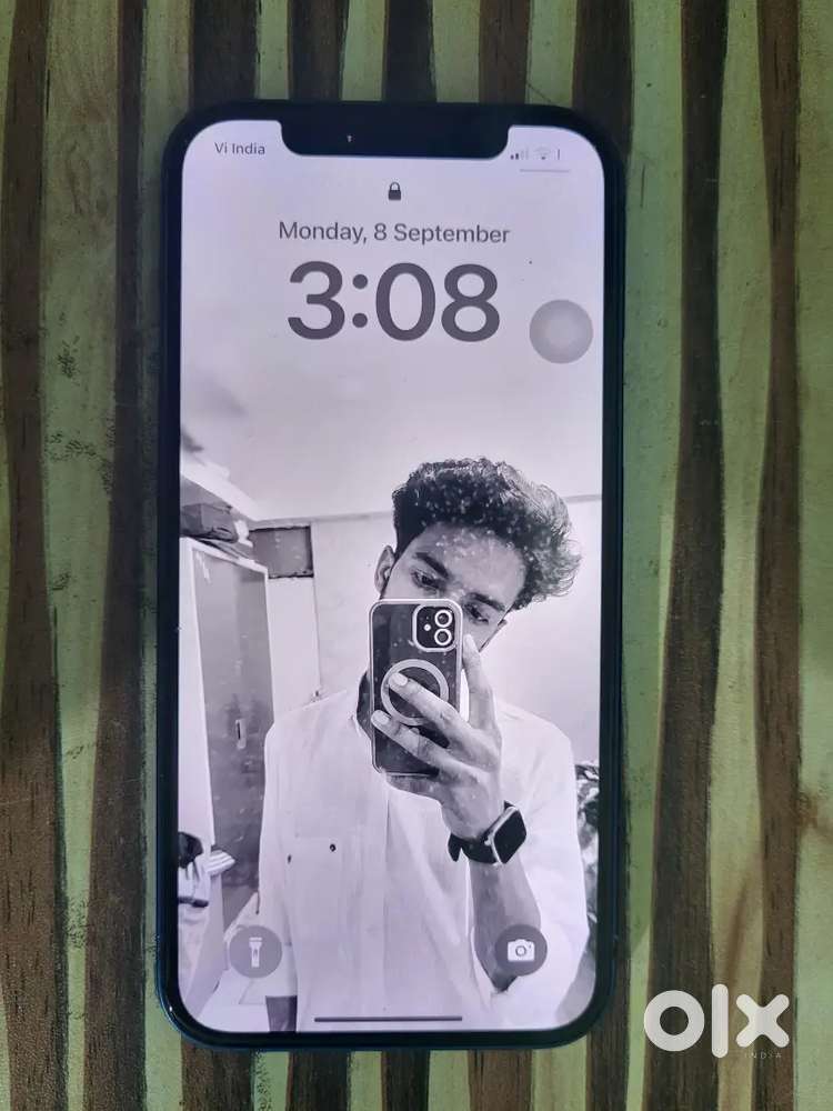 I phone 12 storage 64 battery helth 85%with box