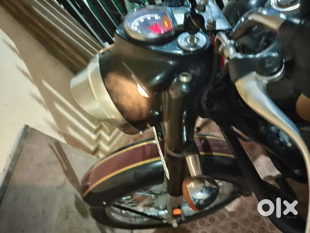 Classic 350 halcyon Black