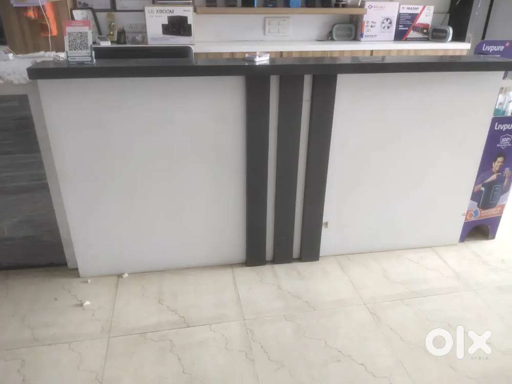 Showroom ki office table , counter