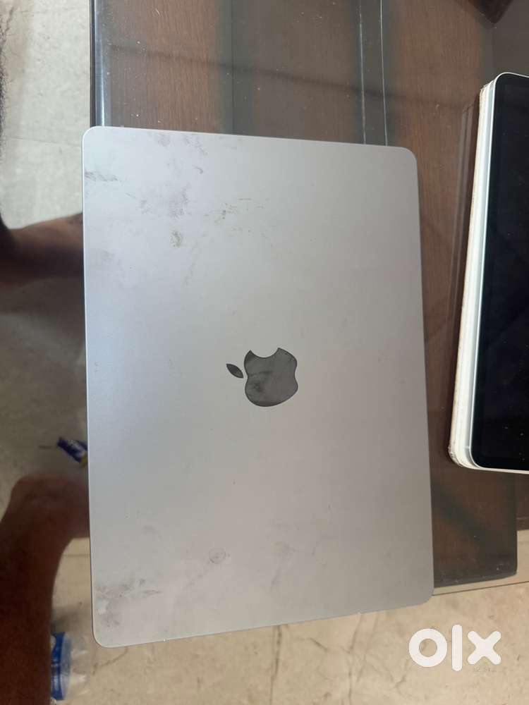Apple laptop