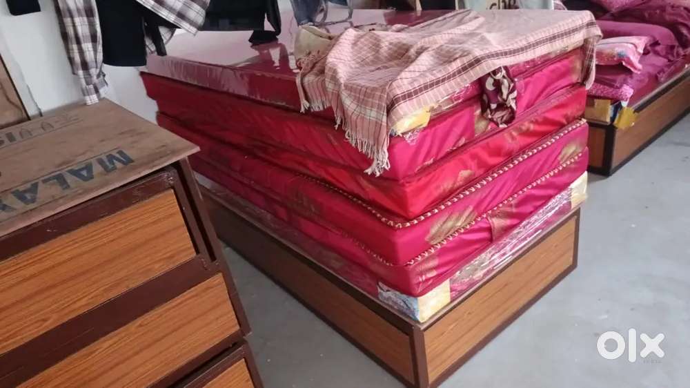 3x6 Bad With 5 Inches Mattress 7000 per Pcs 25 Pcs Available