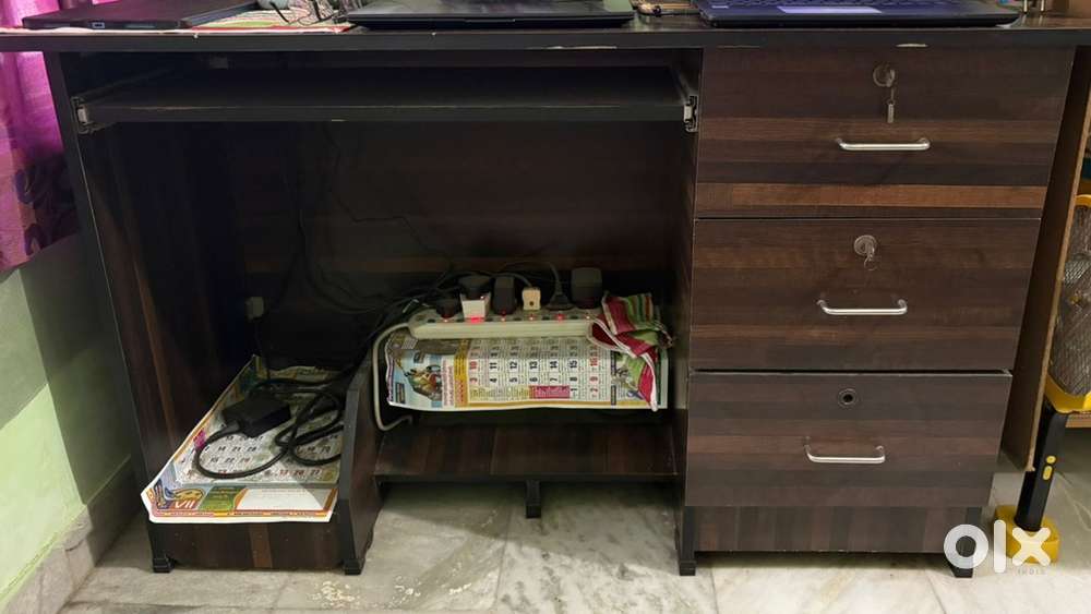 Computer table