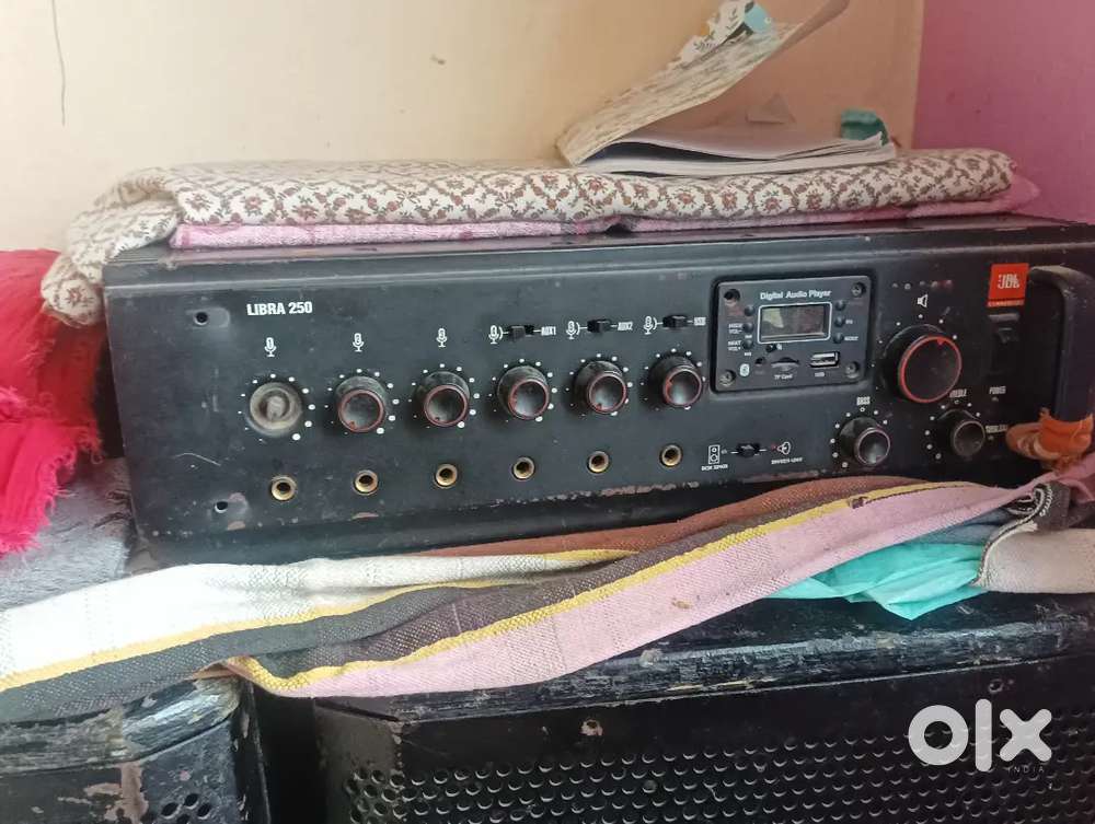 Machine with speaker