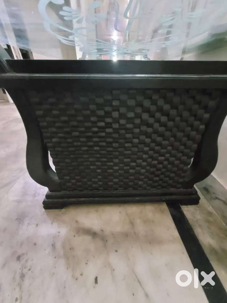 8 Seater Sagon Glass Table