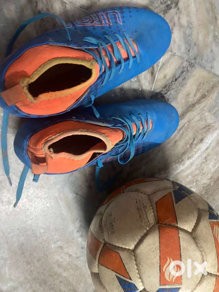 Nivia sports kit 8 number shoes with football