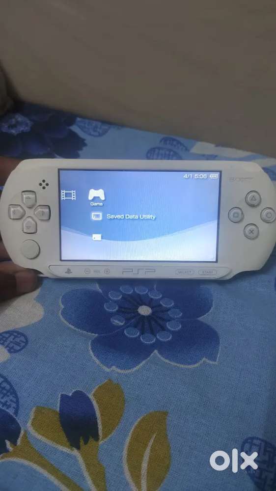 Sony psp street in mint condition with 13 games as well