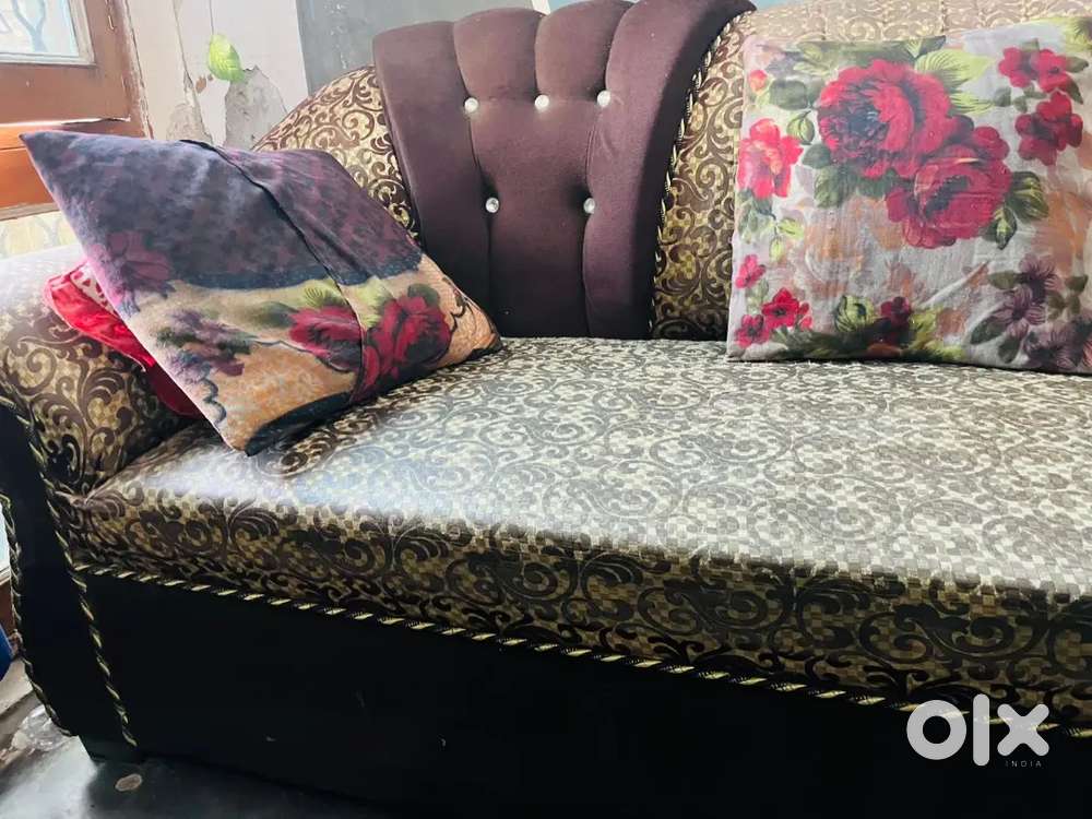 5 Seater Sofa Set Brown colour