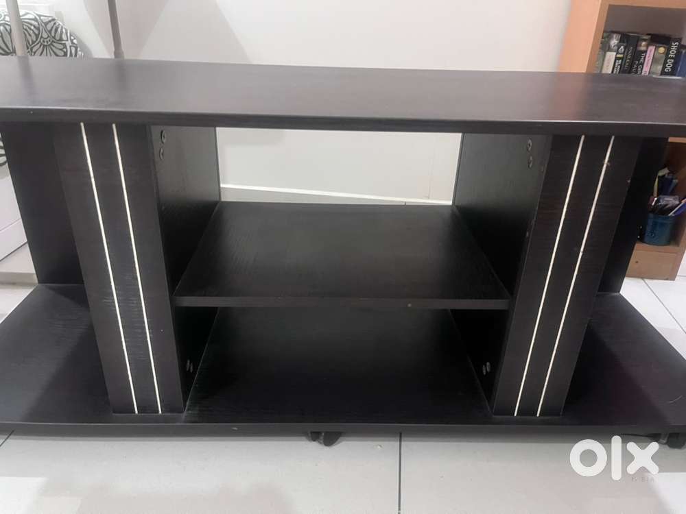 Entertainment Unit/ table with shelves