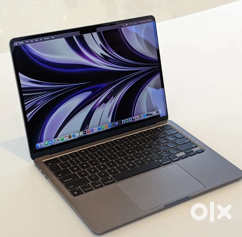 Selling my macbook air m2 8/256. Less used