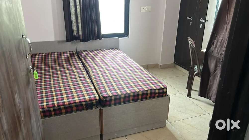 Need cook for girls pg