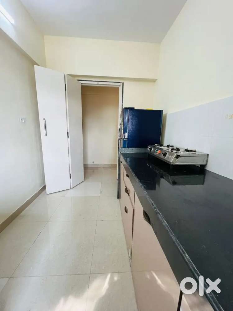 1 spaces hall for working male person.