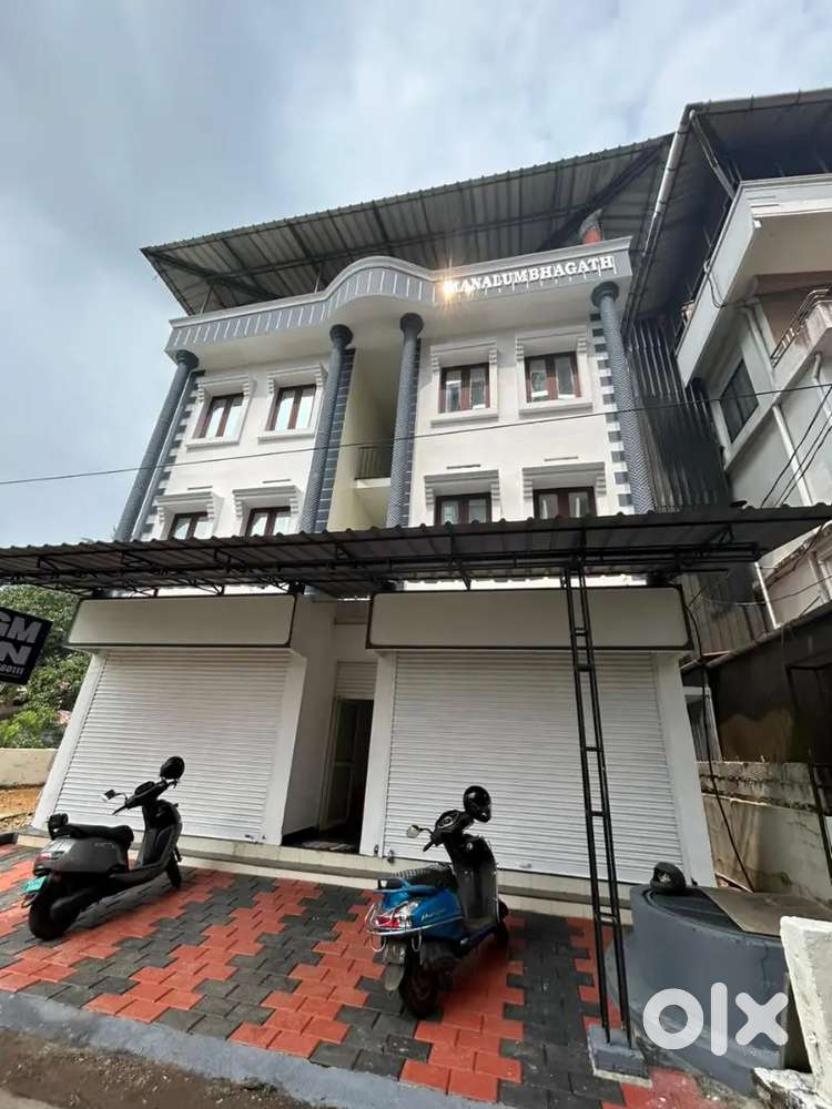 Reception staff (male)